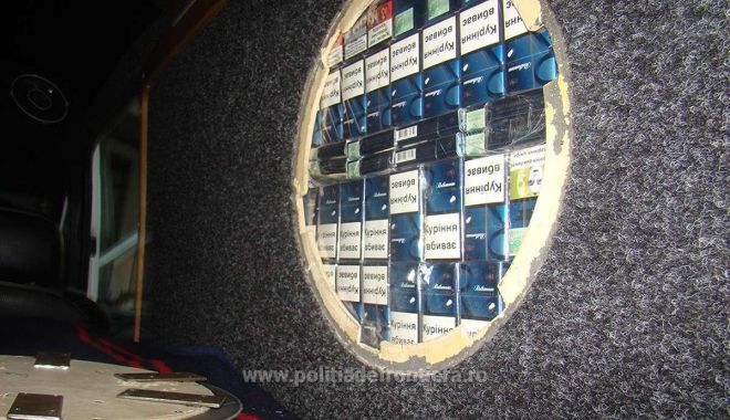 Captură importantă a polițiștilor de frontieră, ascunsă în pereții unui microbuz - -1539764748.jpg