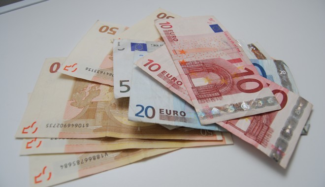 Cursurile BNR de astăzi - 0000698bancnoteeuro-1350386836.jpg