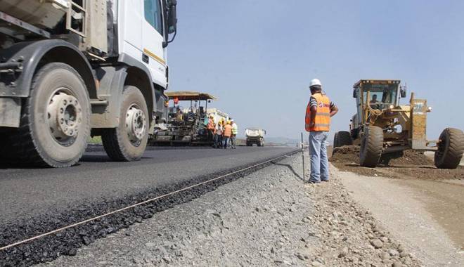 Șoferi, atenție! Se lucrează pe Autostrada București-Constanța - 00041017large-1432377601.jpg
