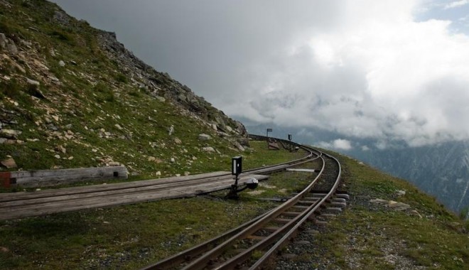 Un bărbat a murit călcat de tren, la Valu lui Traian - 00052742large-1335098206.jpg