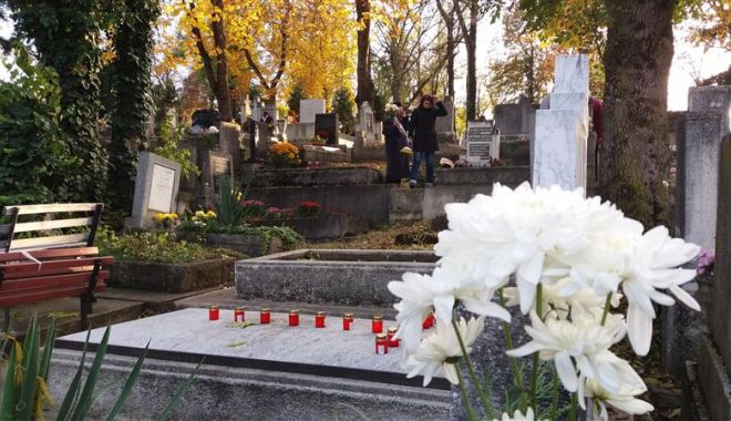 Un bărbat s-a spânzurat în cimitir de crucea soției sale, care murise în aprilie - 00146115large-1528368100.jpg