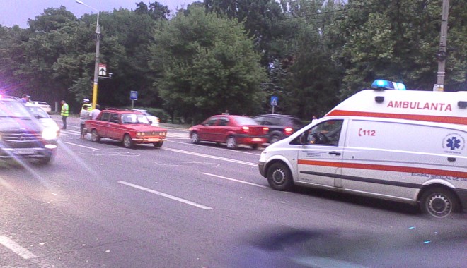 Galerie foto / Accident rutier GRAV în Constanța. Două persoane au fost SPULBERATE pe trecerea de pietoni - UPDATE - 0051-1402770338.jpg