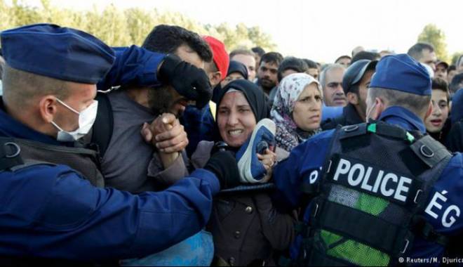 VIDEO. O jurnalistă din Ungaria, concediată după ce a lovit imigranți - 0186990853030000988100-1441780671.jpg
