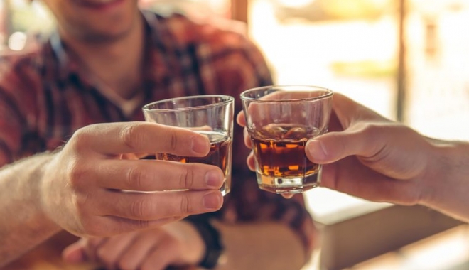 Vânzarea de alcool, interzisă sâmbătă pe traseul cortegiului funerar - 01alcoholthisiswhyyourfaceturnsr-1513084376.jpg