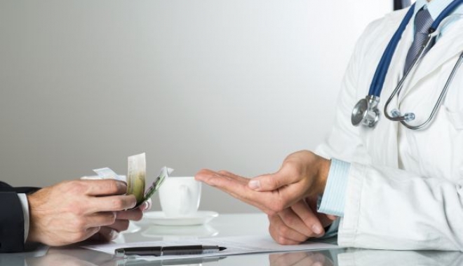 Firul corupției din sănătate s-a subțiat. Acum oricine poate raporta actele de corupție - 01banuladoctorshutterstock136947-1481276729.jpg