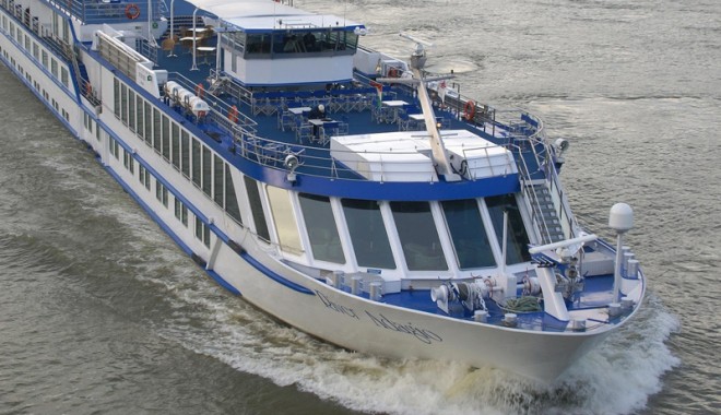 Navele fluviale de pasageri revin la Constanța - 01riveradagio-1332262584.jpg