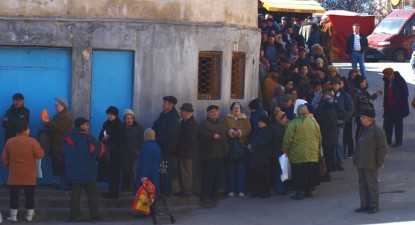 De ce vrea Mazăre să țină bătrânii la cozi? - 022434d658a5327ef2a0425b14160db0.jpg