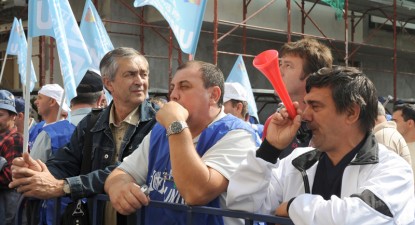 50 de sindicaliști dobrogeni din sectorul energetic au pichetat, ieri, sediul Enel din capitală - 02461c5130daee73a8c73a51060e2adc.jpg