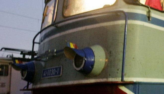 LOCOMOTIVĂ ÎN FLĂCĂRI. Pasagerii au fost evacuați de urgență - 0265293locomotiva6001491841643-1497425271.jpg