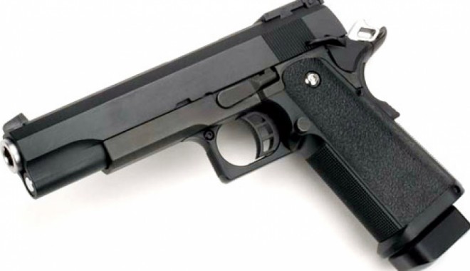 Tâlhărie cu batic și pistol de jucărie, în Argeș.  Agresorul a fost prins în Constanța - 02co2gunhg197l17742900-1351703698.jpg