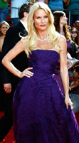 Nicollette Sheridan l-a dat în judecată pe creatorul serialului 