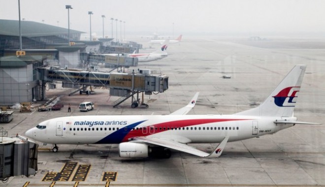 Ancheta internațională, ABANDONATĂ: se dau LUPTE în zona prăbușirii - 0321malaysianairlinesprofits9706-1406545289.jpg