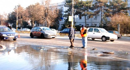 Fântână arteziană în mijlocul Bulevardului Mamaia - 038b9f8fdbd3fcf9694eddff74966b60.jpg