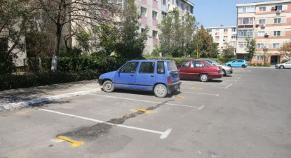 Primăria le-a desființat parcarea ca să le 