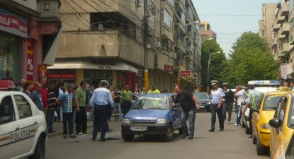 Accident rutier spectaculos în Piața Unirii - 04a0f17ab29f8724e9bfd0d282c8df06.jpg