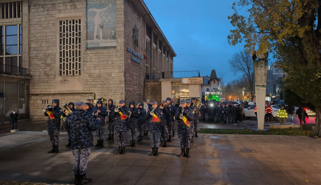 Retragerea cu torțe a marinarilor, pe bulevardul Tomis