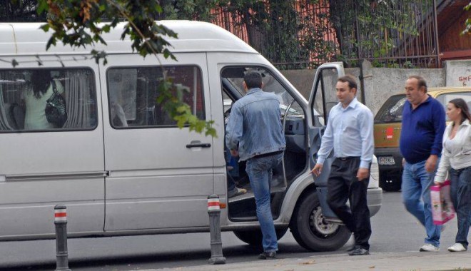 REVOLTĂTOR! Șoferul unui microbuz plin cu pasageri, BEAT, ARESTAT după ce a provocat un ACCIDENT RUTIER, în CONSTANȚA - 04maxitaxievzca65265a6c-1379251189.jpg