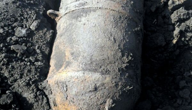 Bombă de aviație de 250 kilograme, detonată de pirotehniști chiar în locul unde a fost descoperită - 05071355179520907-1494160395.jpg