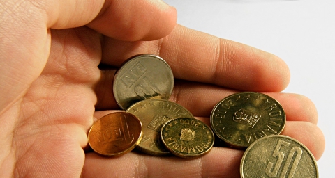 Guvernul elimină complet stimulentele acordate bugetarilor - 052529shutterstock716181-1314910748.jpg