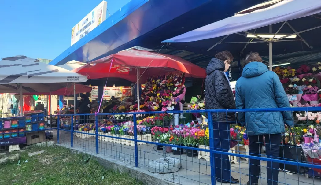 Confuzie și teamă în piața Brotăcei! Un grup a cerut buletine sub pretextul unei anchete - 05573d6c5dd541ae86c03aebec1c29d4-1772634699.webp