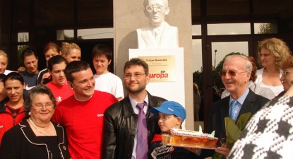 Lui Traian Bucovală i s-a făcut statuie - 055a8424688d7a1aaf426ab0285c92f4.jpg