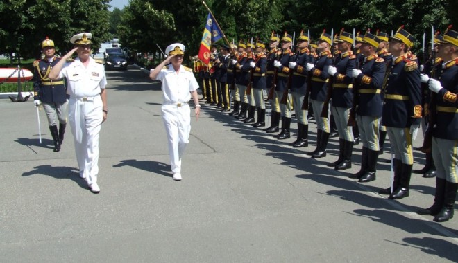 Vizită oficială la statul major al Forțelor Navale - 05m-1371635964.jpg