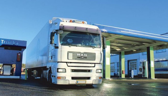 Transportatorii au fost păcăliți. Rambursarea accizelor, nefuncțională! - 0607camionshutterstock381-1412683481.jpg