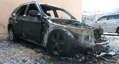 Un BMW X5 folosit de comisarul șef Remus Budur, de la Poliția Transporturi, a fost incendiat - 074df13629b4a21ed778e6ab7c0c5f2c.jpg