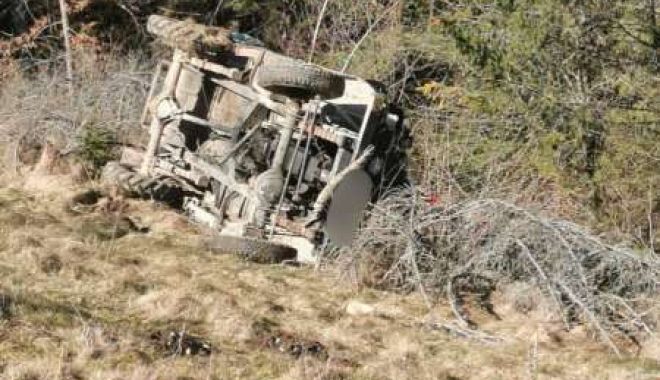 Un autovehicul a căzut 200 de metri într-o râpă; şoferul a fost găsit conştient - 0840c5b1b9034b42bbff7576e6f05640-1678704788.jpg