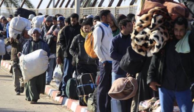 Marea fugă din Egipt. Peste 25.000 de egipteni au fugit din Libia; Cairo cere o intervenție internațională în această țară - 08libiareuters01-1425031845.jpg