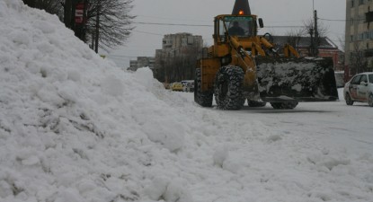 Primarii preferă să se deszăpezească singuri decât să arunce 