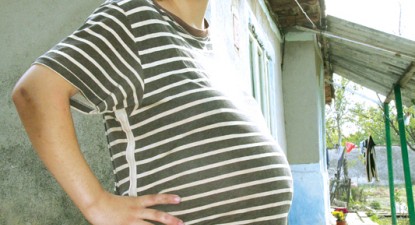 Minora din Chirnogeni, gravidă cu bunicul, cere ajutorul medicilor - 09c57ba013d3f30c2c796d7605abc7b8.jpg