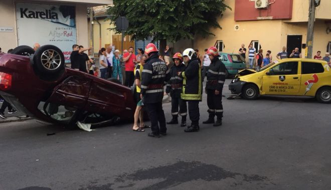 GALERIE FOTO / Accident rutier grav pe strada Lahovari. O MAȘINĂ S-A RĂSTURNAT - 0a46c814e32a4f5a91585dd4662681f8-1528218964.jpg