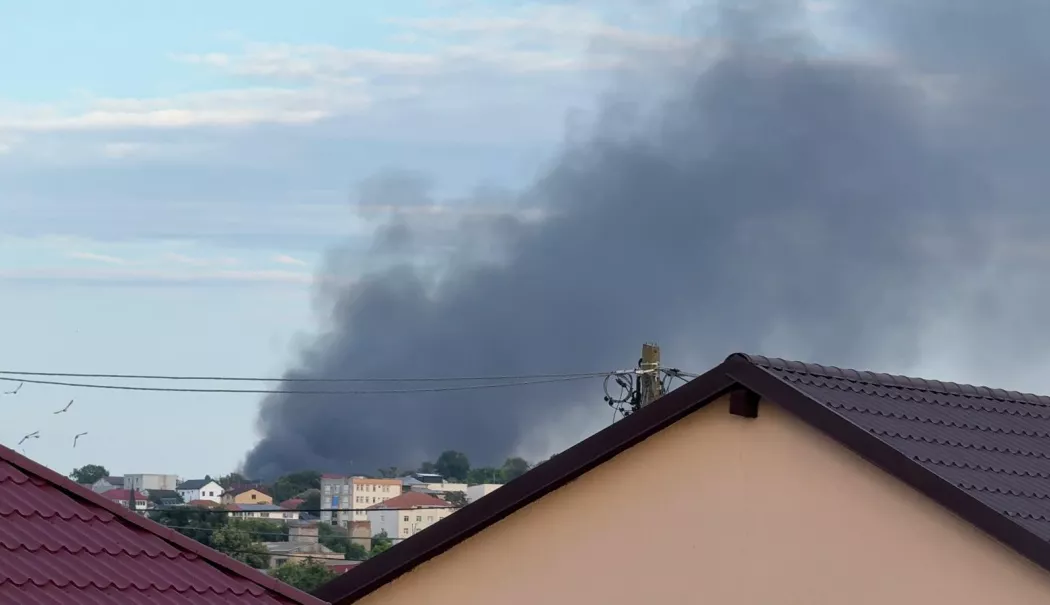 Incendiu de proporții într-o hală din Medgidia. Flăcările se manifestă pe 3.000 mp