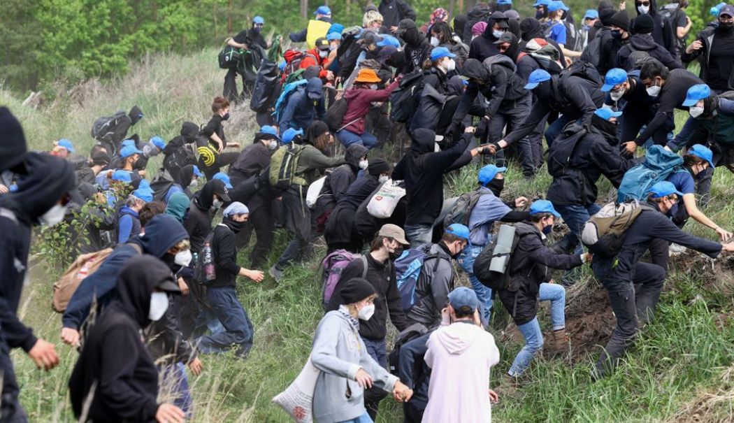 Protest violent la o fabrică Tesla! Se cere protejarea mediului - 0b00fb700ee811efb9d84f52aebe147d-1715428410.png