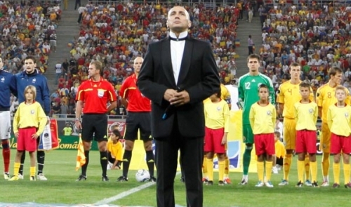 Marcel Pavel explică, după două luni, de ce a cântat greșit imnul României - 0b8a5394601marcelpavel1318276619-1318321892.jpg