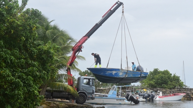 Uraganul Maria, de categorie 5, a lovit insula Dominica, smulgând acoperișul casei premierului - 0bee3cded22d433bb6bf51a72f524b92-1505803337.jpg