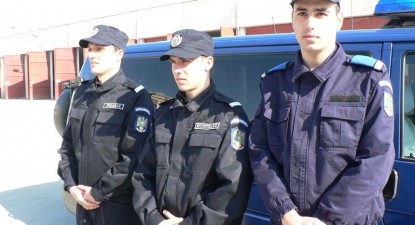 Trei elevi ai școlilor militare, în practică la Jandarmeria Constanța - 0cbb3b49506ae864ed5f97c3f6e03b99.jpg