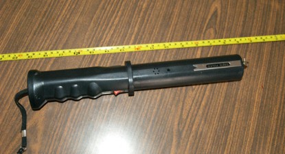 Violată după ce a fost amenințată cu un baston electric - 0d3564488c62ee5ef0586d08d3530709.jpg