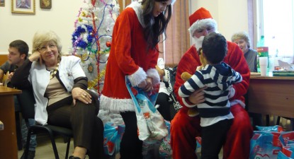 Cadouri pentru copilașii internați la Pediatrie - 0e77458dd99a75aba518e5e70728aa5b.jpg