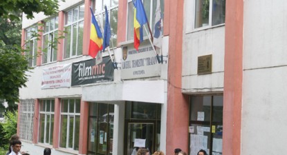 Durerile nașterii au împiedicat-o să mai dea BAC-ul - 0eb3f5b85dcdcc7c67a30fe14f5ba1ef.jpg