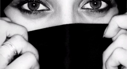 O femeie musulmană care purta vălul burqa pe stradă, amendată cu 500 de euro în Italia - 0eddc33b1585b82a69c8f492f8d21559.jpg