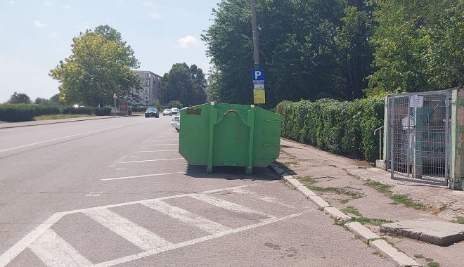 Benele pentru deșeuri voluminoase sunt amplasate pe bulevardul 1 Mai Vechi