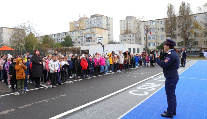 Elevii și personalul Școlii Gimnaziale nr. 37 au participat la simularea unui accident chimic - 1-12-1700751051.jpg