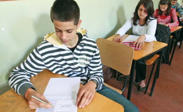 Evaluare Națională 2012/ Se așteaptă baremele la ora 15 - 1-1340615857.jpg
