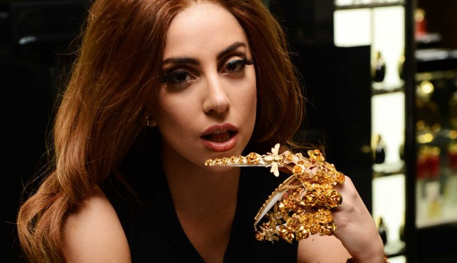 Lady Gaga, biciuită și bătută pe scenă - 1-1395420766.jpg