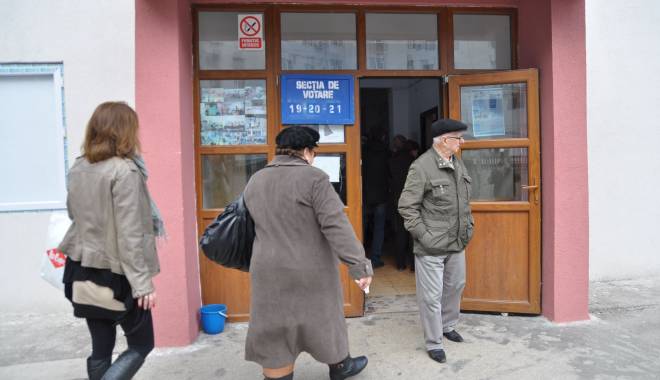 ALEGERI PREZIDENȚIALE / Prezență de 350% într-o secție de votare - 1-1414946697.jpg