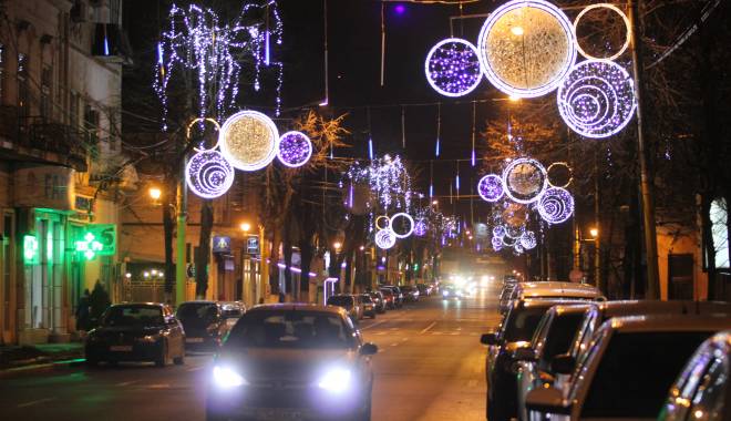 Imagini de poveste! Au fost aprinse luminițele în Constanța. Cum s-a pregătit orașul pentru Crăciun - 1-1417950134.jpg