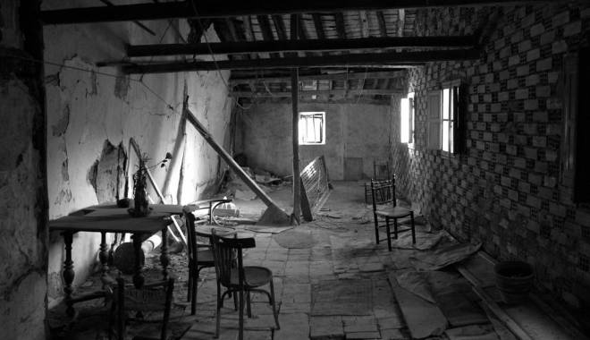 I-a dat mortului să mănânce  de dimineață. Mărturii din casa groazei - 1-1418197950.jpg