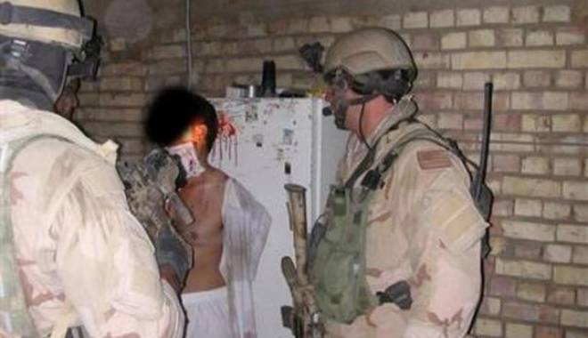Imagini ȘOCANTE cu metodele de tortură din închisorile CIA - 1-1418222987.jpg